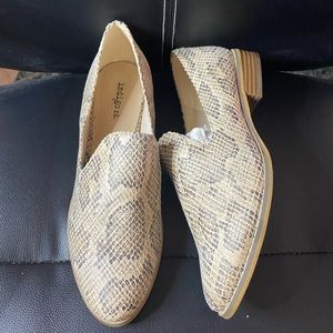 Indigo Cream and Black Flats with Textured Design